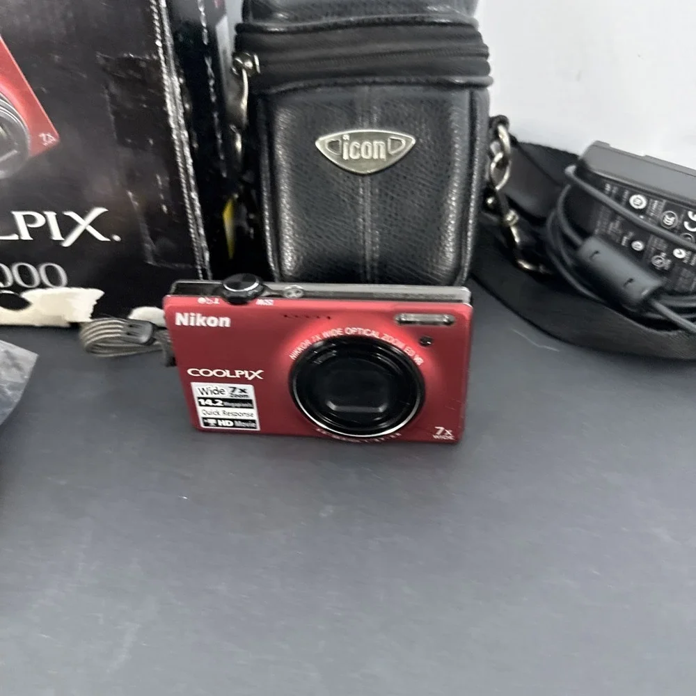 Nikon COOLPIX S6000 14.2MP Compact Camera READ For Parts / Fix